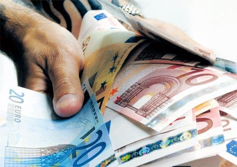 Dacă legea creditelor bancare va fi modificată de Guvern, ne scad ratele la bănci