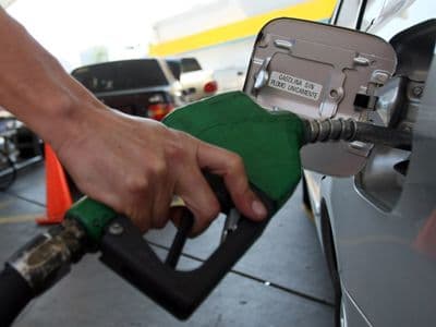 Lukoil şi Rompetrol scumpesc benzina şi motorina