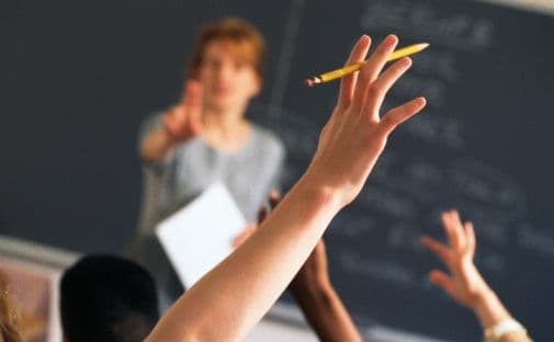 Tinerii fără BAC pot urma cursuri gratuite în web design sau limbi străine
