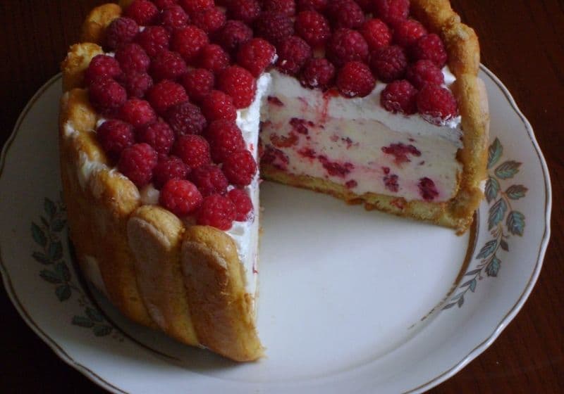Tort cu zmeură şi iaurt