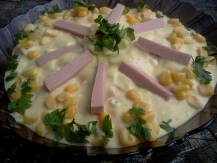 Salată cu șuncă de pui
