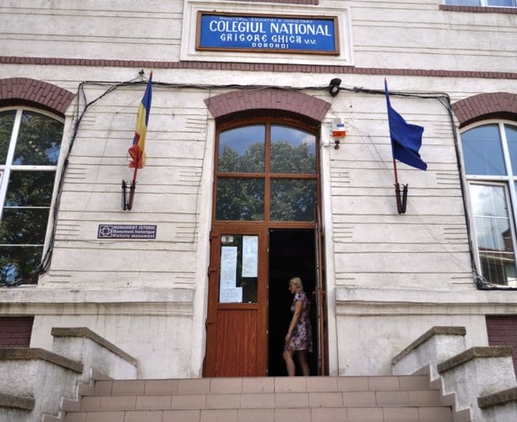 Dorohoi: Profesor de religie eliminat după ce a încercat să copieze la examenul de titularizare