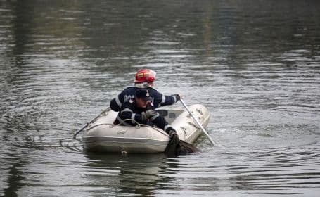 Bărbat înecat într-un iaz, recuperat de pompieri