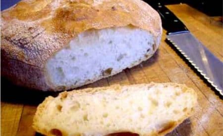Un ingredient folosit în pâine, utilizat şi la fabricarea bombelor sau la stingerea incendiilor