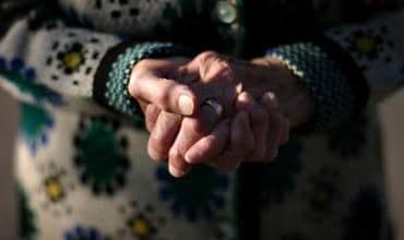 Bătrână din Cristinești jefuită de un consătean