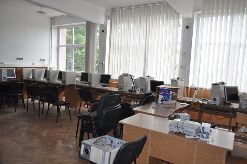Grupul Şcolar „Regina Maria” din Dorohoi, în plin proces de igienizare şi curăţenie