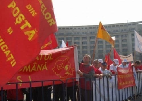Poştaşii ies de astăzi în stradă, nemulţumiţi de propunerile de reducere a unor drepturi salariale