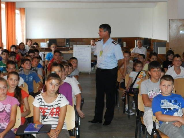 Alţi 50 de elevi instruiţi la şcoala de vară în domeniul situaţiilor de urgenţă