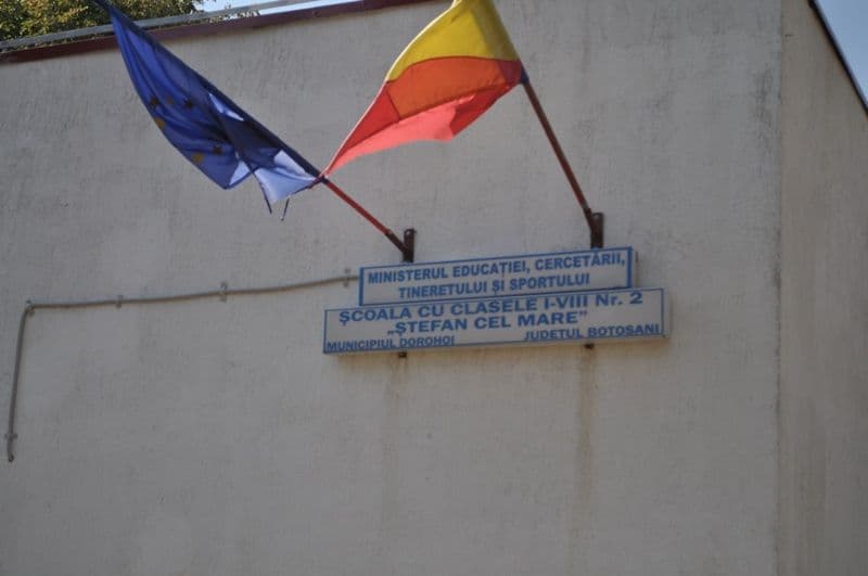 Școala nr. 2 Dorohoi: Se dorește construirea statuii lui Ștefan cel Mare, pe soclul vechi