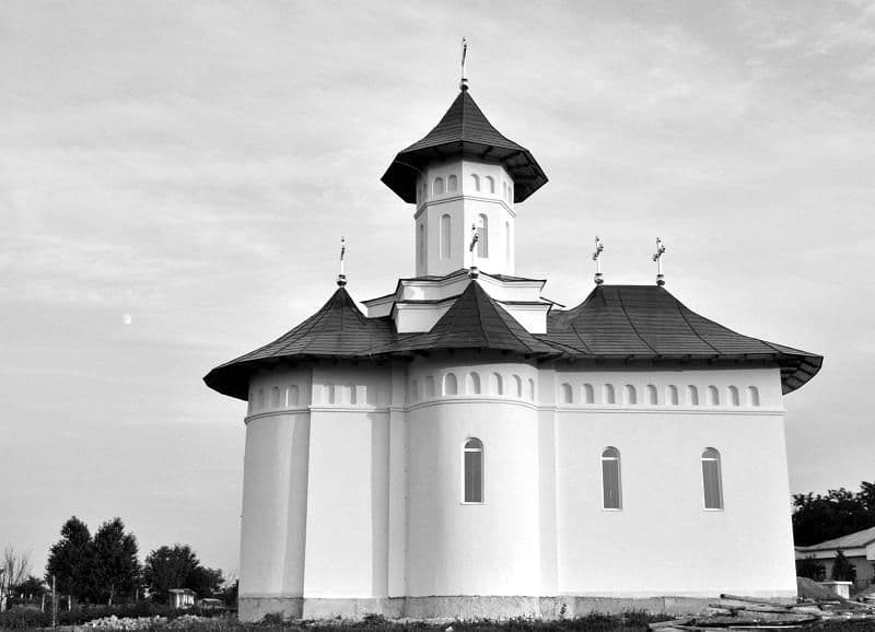 Prima Liturghie în noua biserică a parohiei Satu Nou Dorohoi