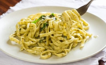Tagliatelle cu sos de smântână