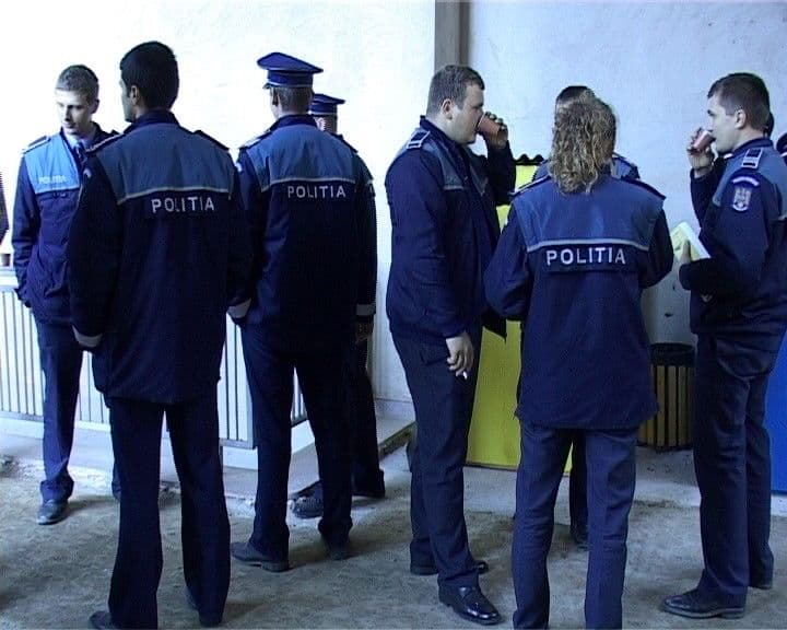 Aproape 400 de polițiști scoși în stradă de Sf. Maria