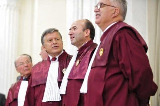 Decizia CCR cu privire la referendum: „S-ar putea ajunge la arbitrajul Comisiei de la Veneţia”