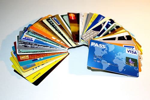 Atenție: Cresc comisioanele la cardurile bancare