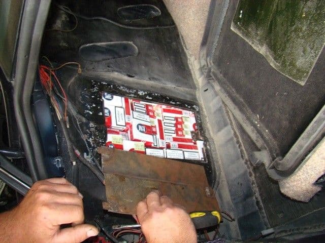 Rezervoare pline cu ţigări descoperite în Vama Stânca