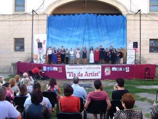 Tineri din Dorohoi prezenți la „Play: Vis de Artist No. 5”