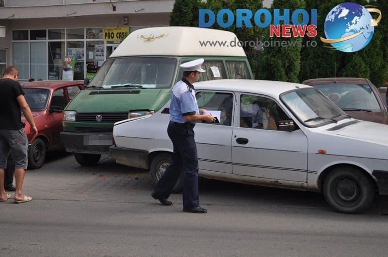 Accident produs de o mașină fără șofer în zona Centrului Vechi a oraşului Dorohoi