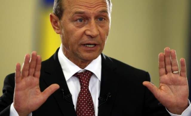 Băsescu: DEMISIONEZ cu o lună înainte de legislative, dacă se acceptă modificarea Constituţiei