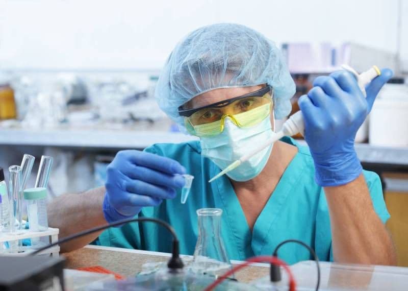 Vezi cât costă un test de salivă care dă indicii despre bolile la care eşti predispus