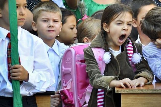 Ministerul Educaţiei trimite materiale didactice pentru clasele pregătitoare din judeţ