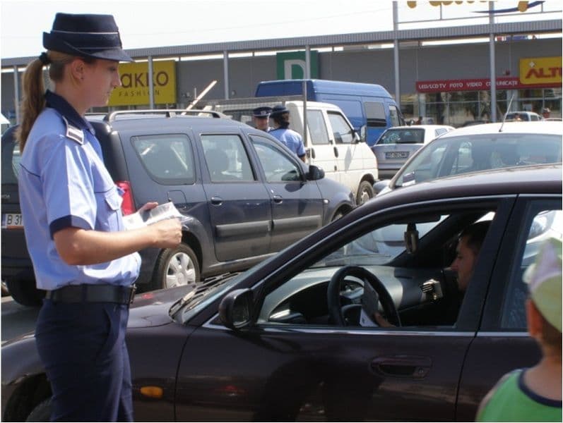 Poliţia botoşăneană derulează Campania „Nu-ți lăsa mașina la îndemâna hoților!”