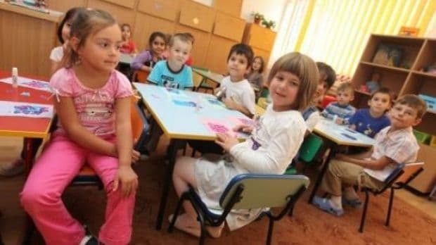 Clasa pregătitoare, amânată? Deputaţii au adoptat tacit propunerea legislativă