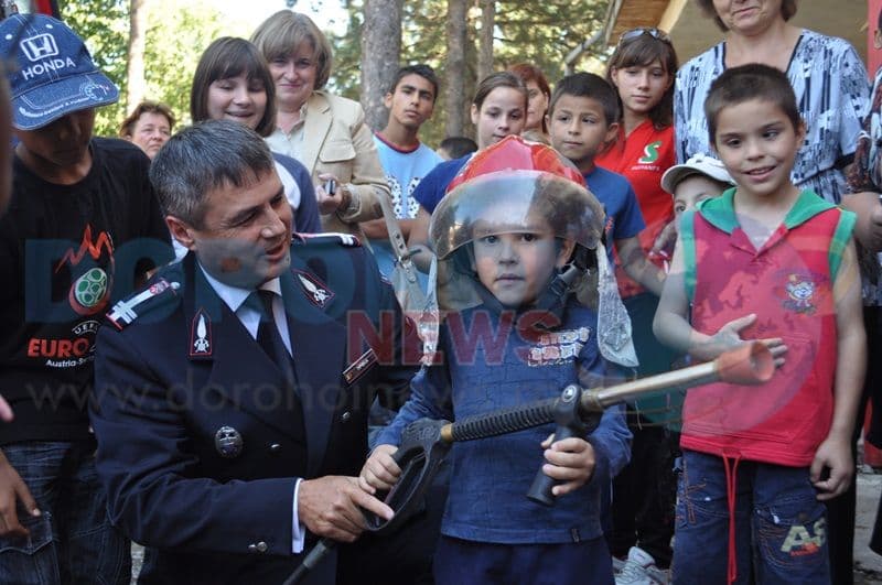 Pompierii dorohoieni şi-au deschis porţile de Ziua Pompierilor din România – VIDEO/FOTO