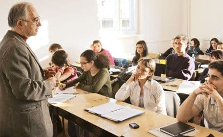 Ce nu îți spun profesorii din facultate despre piaţa muncii reală