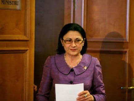 Andronescu: Dacă bacalaureatul profesional întârzie la vot, vom da ordonanţă de urgenţă