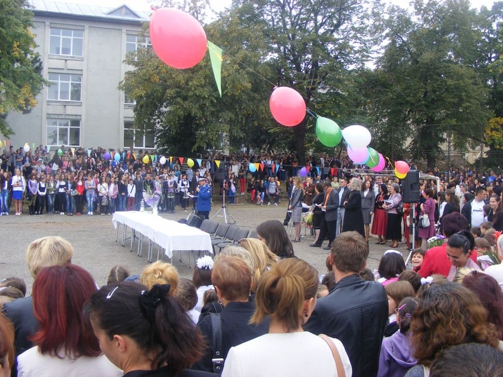 Jandarmii botoșăneni alături de elevi si profesori la deschiderea noului an școlar