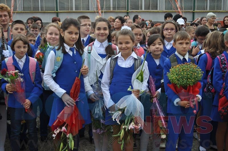 Prima zi de şcoală: Festivităţi de deschidere a anului şcolar la școlile din Dorohoi - FOTO
