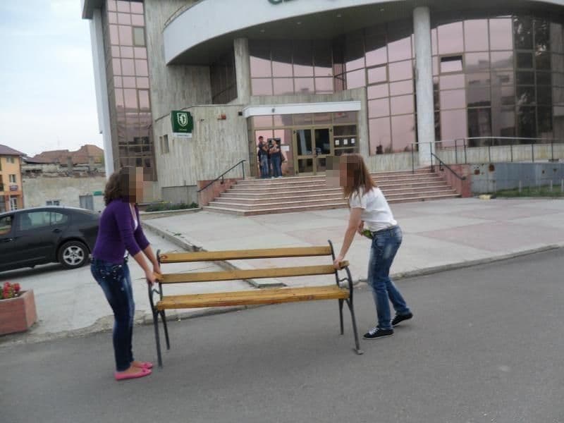 Dorohoieni indignaţi: Unde sunt forţele de ordine când se întâmplă aşa ceva în Dorohoi?