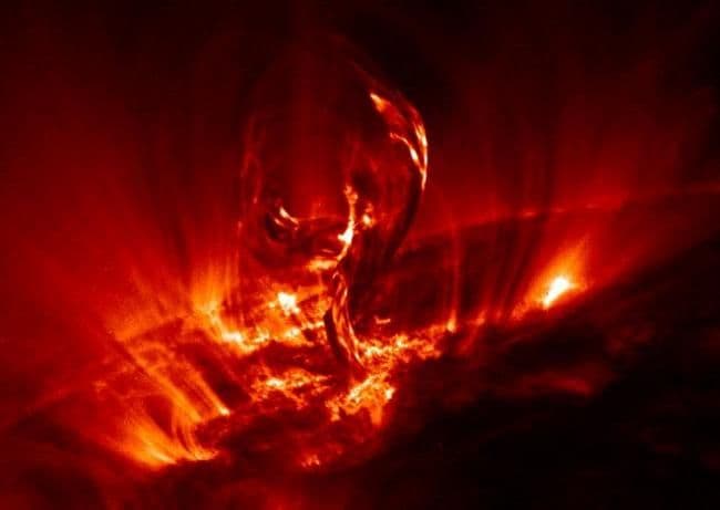 NASA avertizează: În 2013, Pământul va fi lovit de o furtună solară masivă