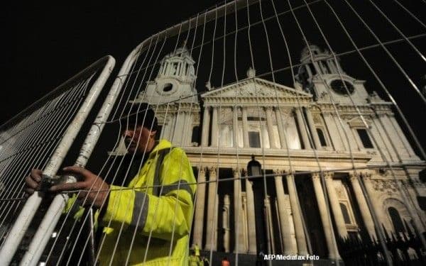 Marea Britanie ar putea introduce controlul la graniţe pentru a bloca afluxul de imigranţi 