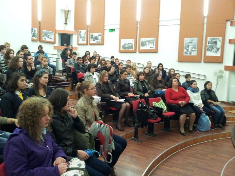 Colegiul Național „Grigore Ghica” a comemorat Holocaustul - FOTO