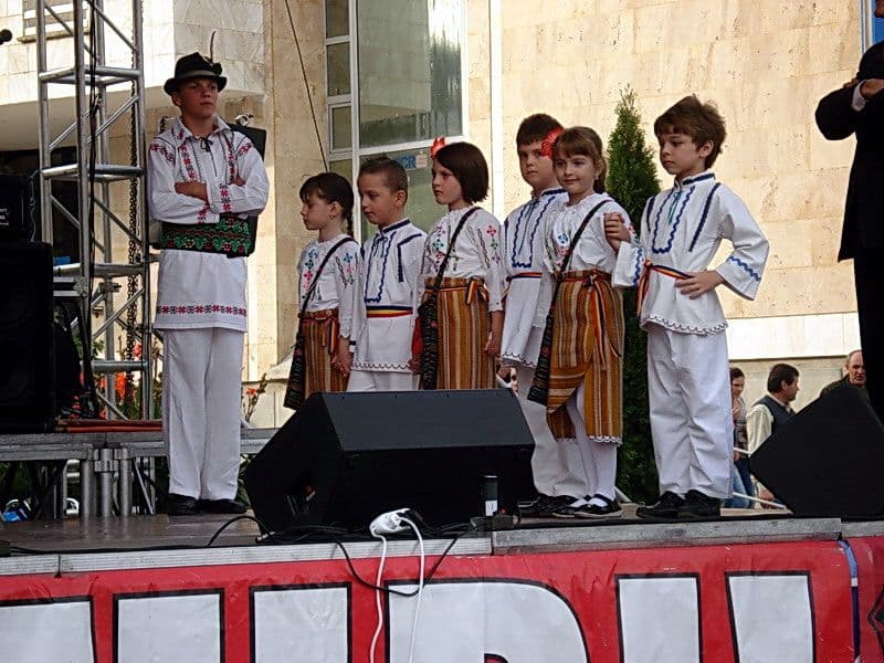 Ansamblul „Firicelul” prezent pe scenă la Zilele municipiului Dorohoi - FOTO