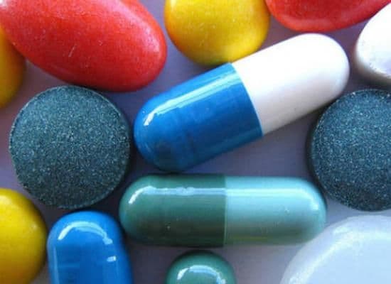 Medicamente banale care te omoară. Vitaminele îți fac praf rinichii, iar pastilele de răceală atacă ficatul