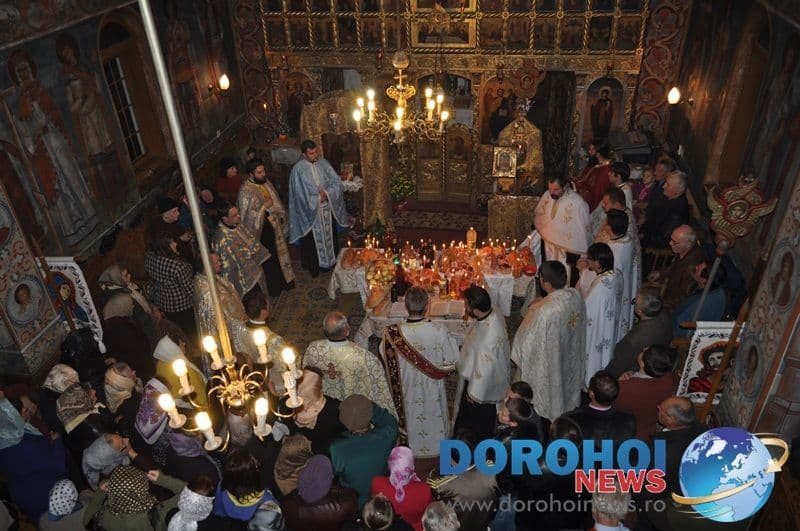 Credincioşii se pot închina la Sfintele Moaşte aduse la Biserica „SF. Cuv. Parascheva” din Dorohoi