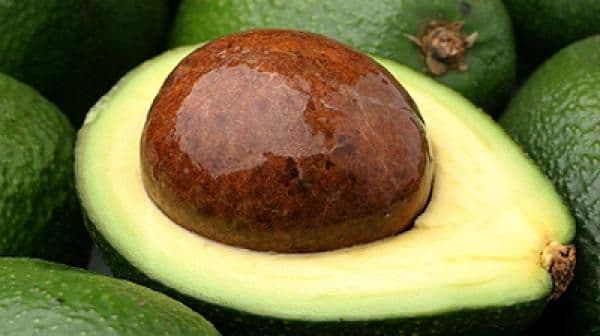Avocado, fructul care-ţi face pielea catifelată. Cum să-l mănânci