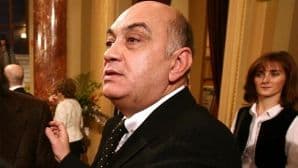 Peter Imre atacă trustul PRO: Vedetele îşi anunţă şefii că sunt gravide înainte de soţii lor