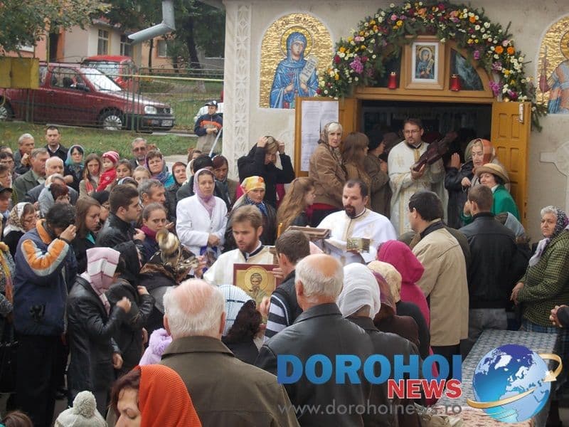 Sute de Credincioși prezenți la hramul Bisericii „Sf. Cuv. Parascheva” din Dorohoi