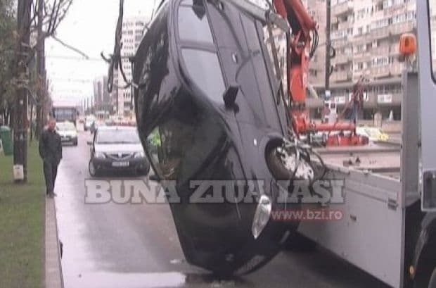 Scene incredibile cu maşina unui preot care lua parte la slujba de la Iaşi