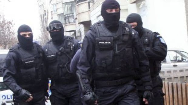 Percheziţii în Botoșani şi alte şase judeţe. Polițiștii vizează contrabandiştii de ţigări