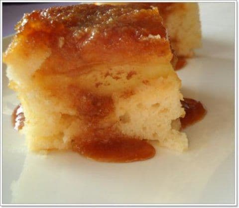 Prăjitură răsturnată cu mere și caramel