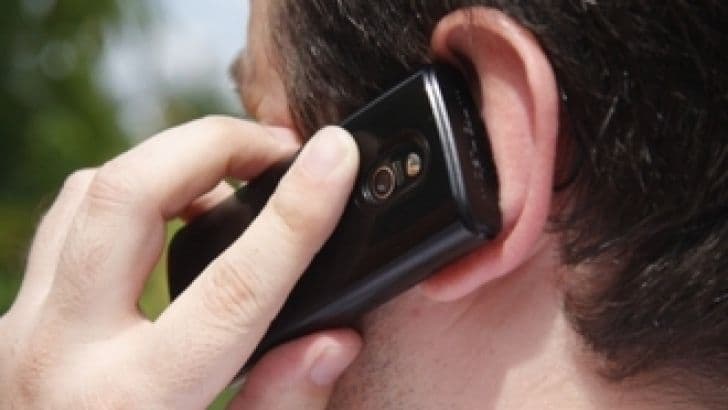 Telefoanele mobilele ne îmbolnăvesc de cancer