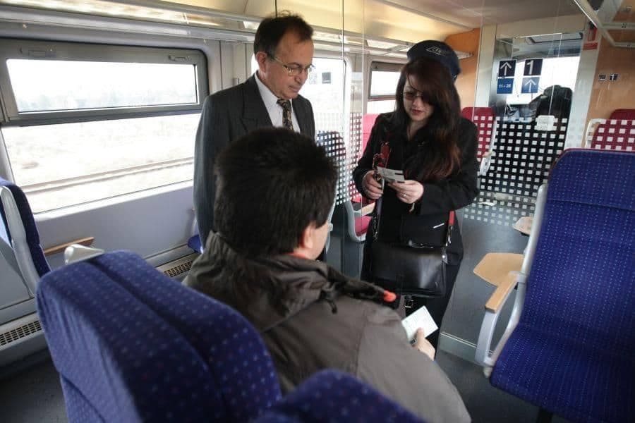 Călătorii prinşi fără bilet în tren ar putea face muncă în folosul comunităţii