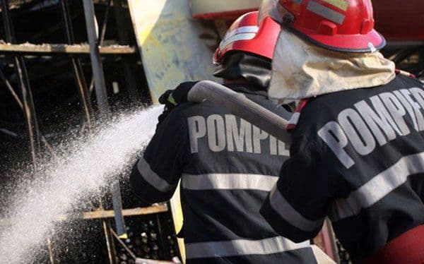 Casă cuprinsă de flăcări pe strada Sf. Ioan Românul din Dorohoi