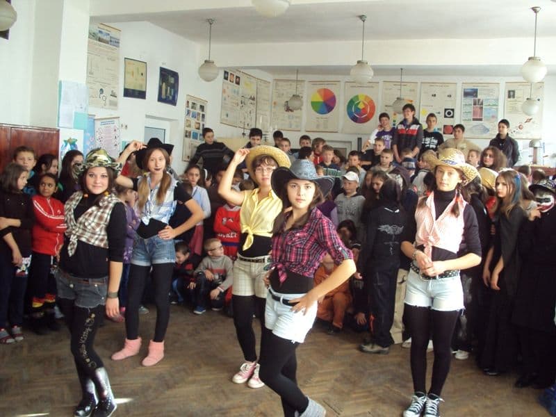 „Halloween” la Şcoala Gimnazială „Dimitrie Pompeiu” Broscăuţi - FOTO