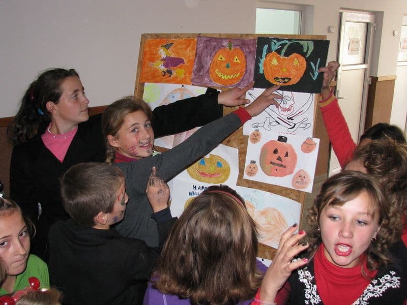 Halloween-ul sărbătorit la Şcoala Gimnazială Dumbrăviţa