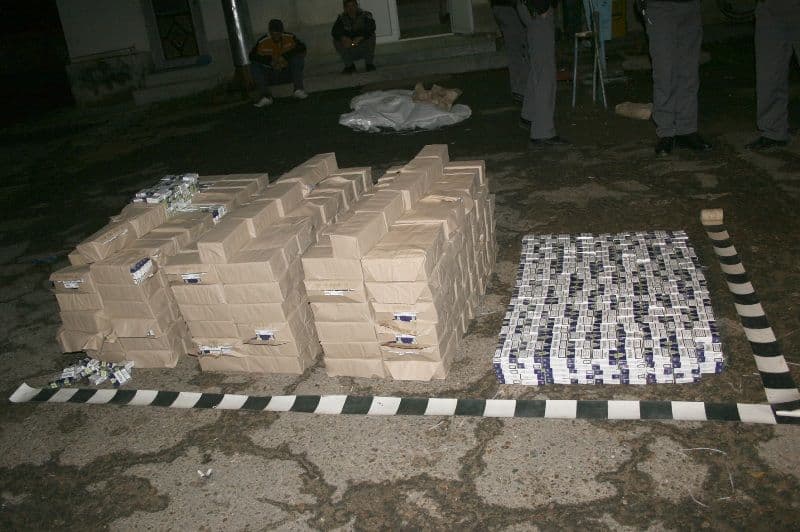 Ţigări de contrabandă descoperite de poliţiştii de frontieră ieşeni